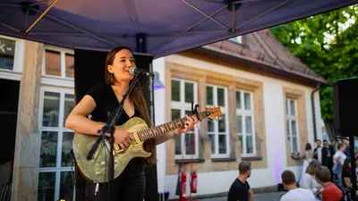 Studentin Ellie Benn am uni.fest Auftritt der Studentin Ellie Benn am uni.fest